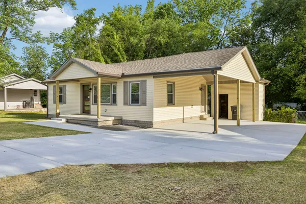 $2,500 | 715 Lynn Street, Murfreesboro, TN 37129