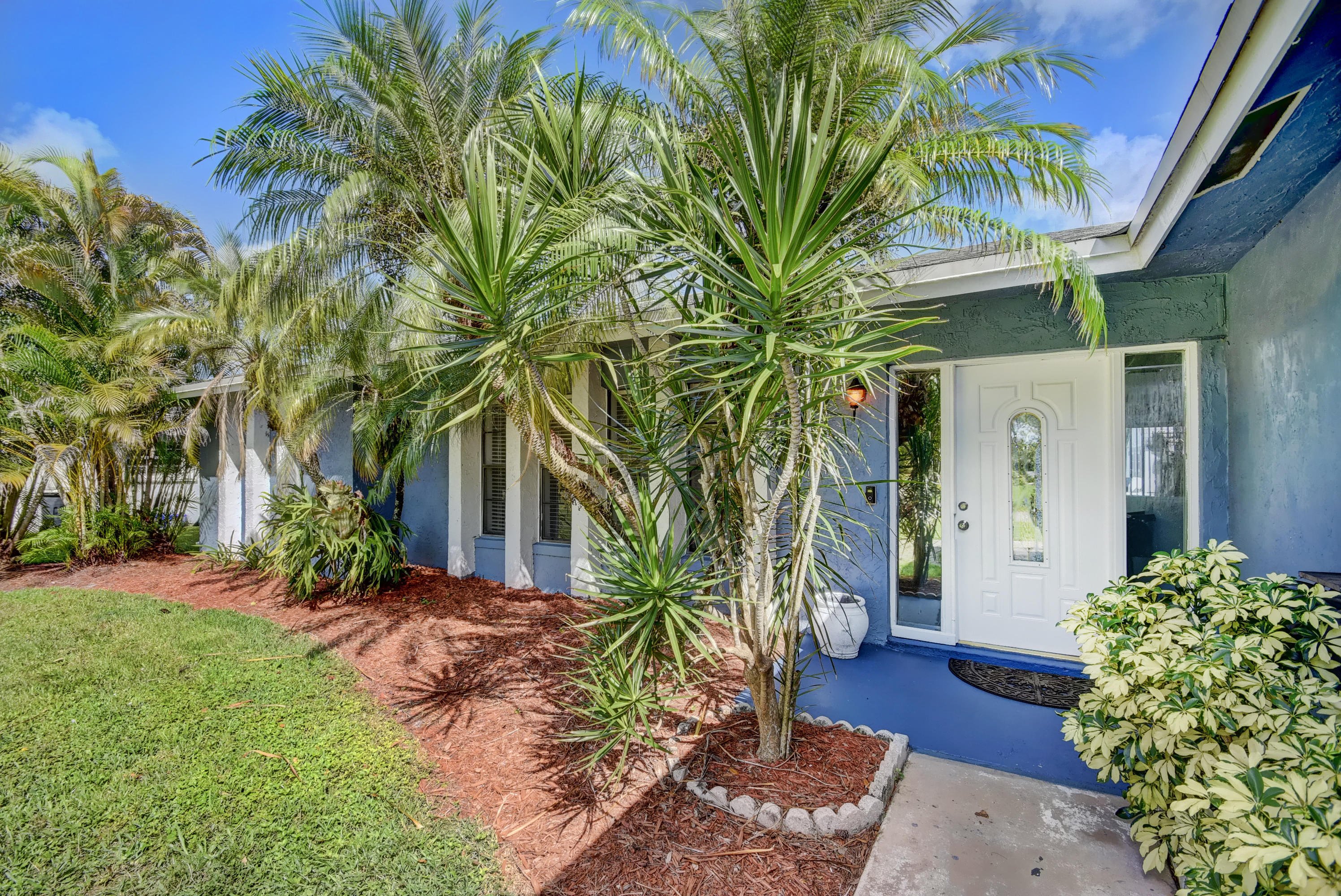 46 Cleveland Road Lake Worth, FL 33467 - Photo 4 of 40 05_untitled (5)