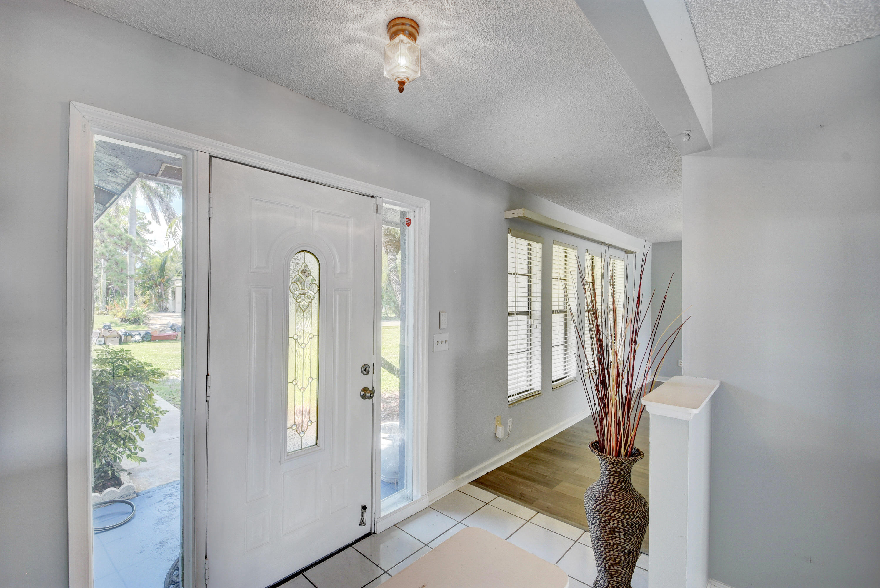 46 Cleveland Road Lake Worth, FL 33467 - Photo 5 of 40 Formal Entry