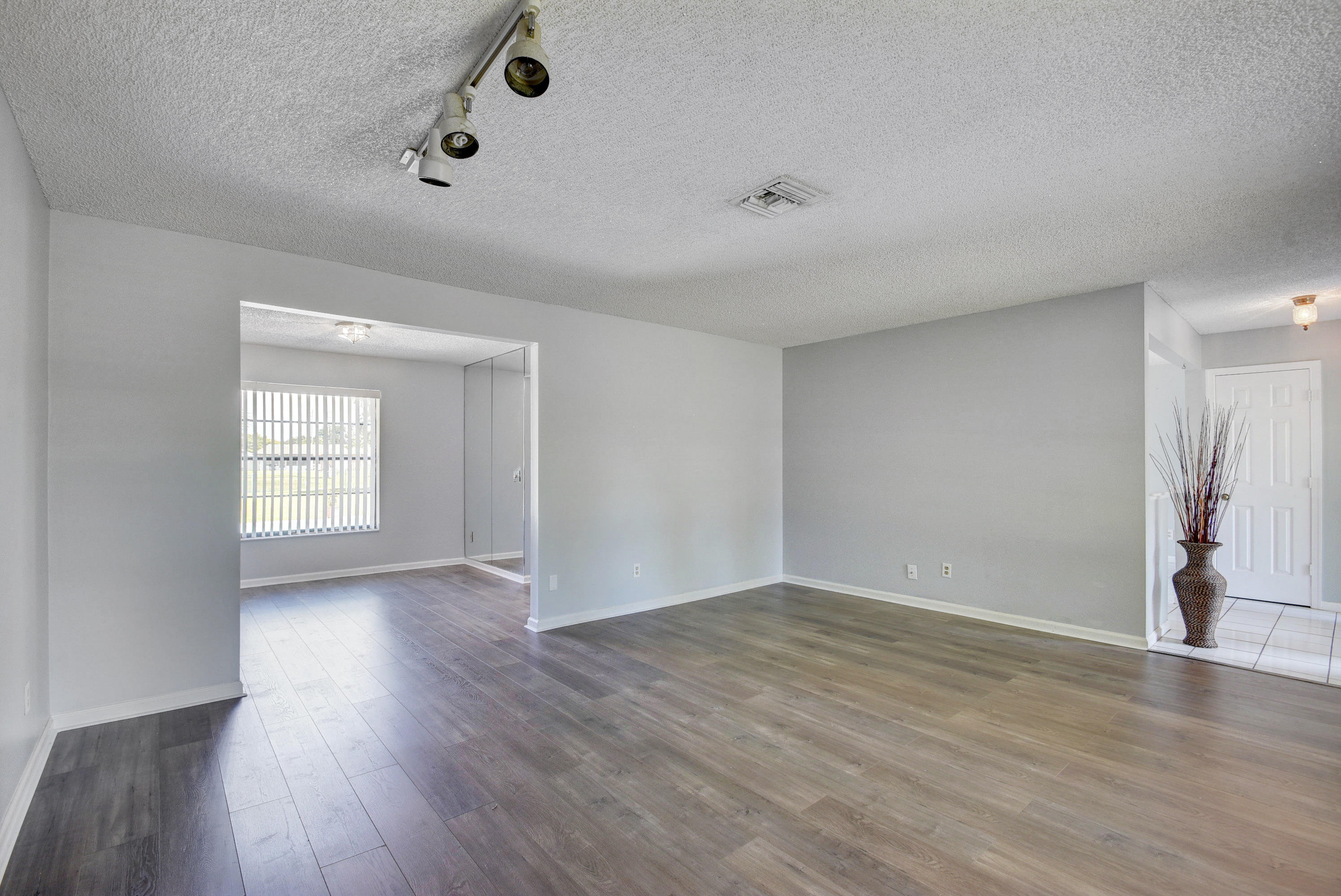 46 Cleveland Road Lake Worth, FL 33467 - Photo 8 of 40 10_untitled (10)