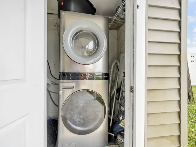 a close up view of a washer and dryer
