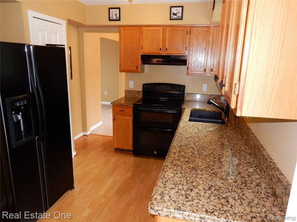 385 Arlington Drive Rochester, MI 48307 - Photo 22 of 64 Kitchen (9) (Large).JPG