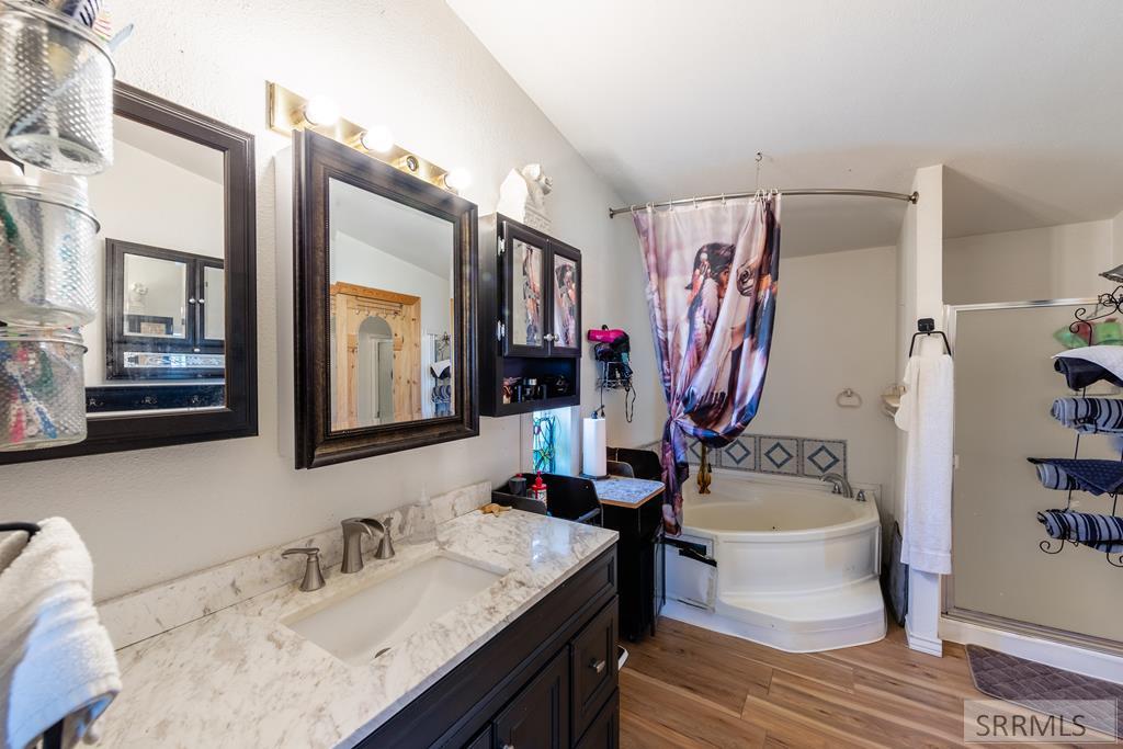 286 North 2300 East St. Anthony, ID 83445 - Photo 14 of 32 Master bathroom