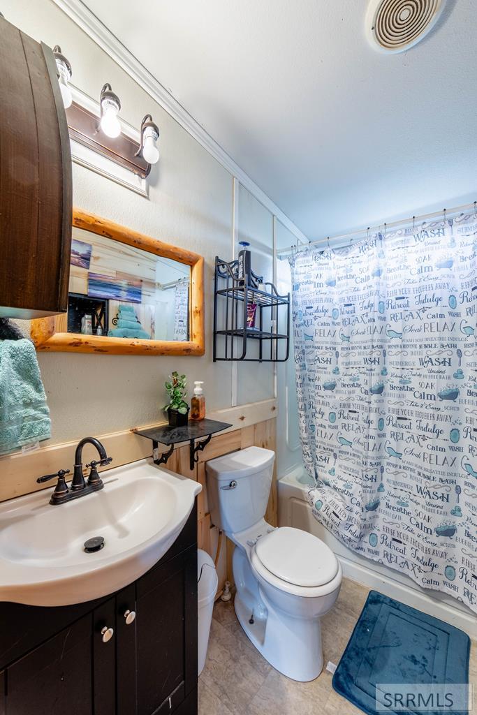 286 North 2300 East St. Anthony, ID 83445 - Photo 20 of 32 Full bathroom