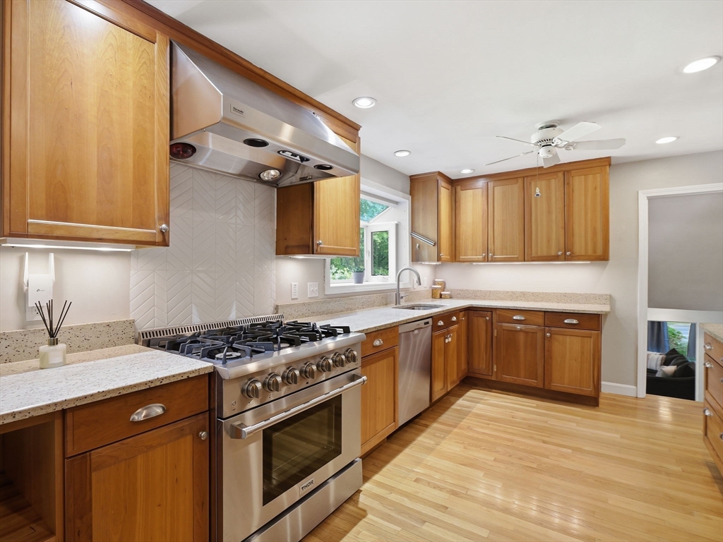 62 Juniper Road Andover, MA 01810 - Photo 4 of 38