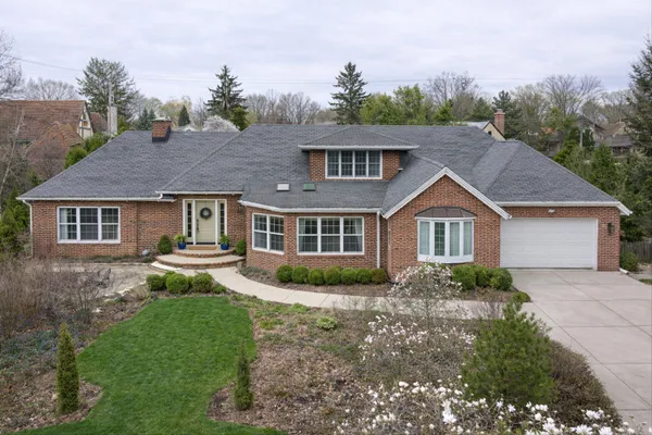 $999,000 | 6044 North Lake Drive, Whitefish Bay, WI 53217