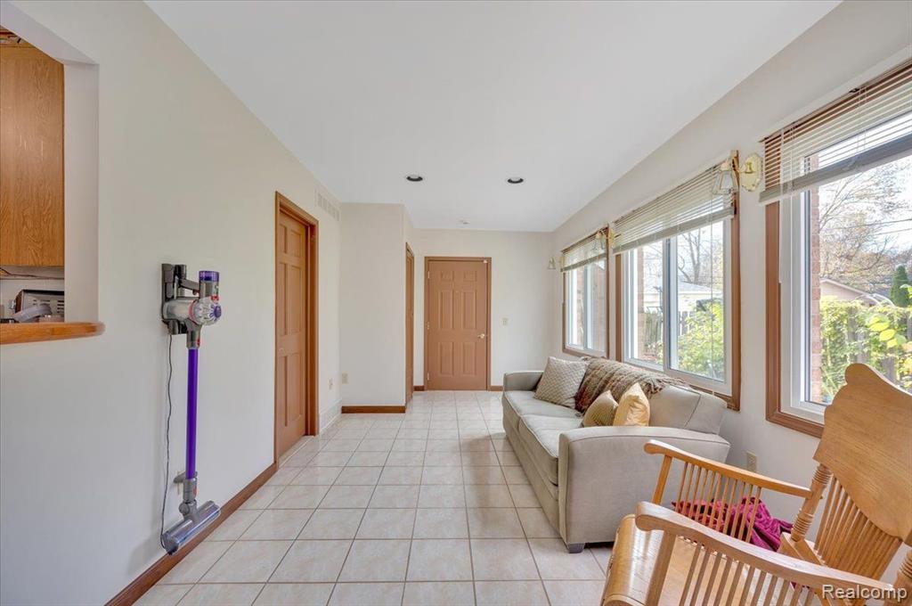 20779 Marter Road Grosse Pointe Woods, MI 48236 - Photo 22 of 39