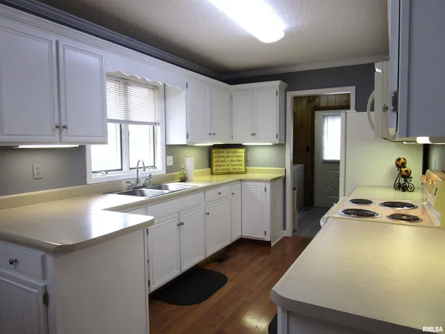 $284,000 | 1253 County Road 800 East, Carmi, IL 62821