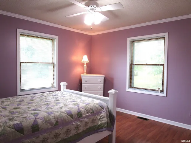 $284,000 | 1253 County Road 800 East, Carmi, IL 62821