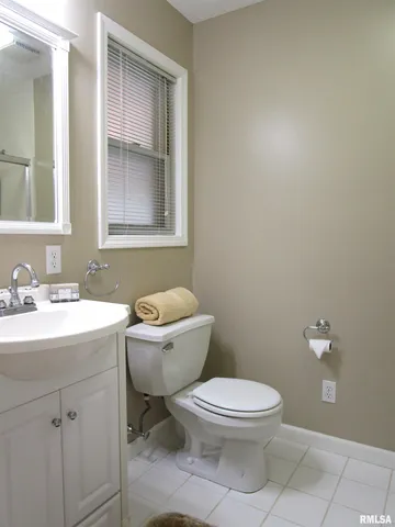 $284,000 | 1253 County Road 800 East, Carmi, IL 62821