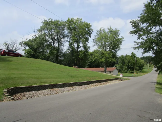 $284,000 | 1253 County Road 800 East, Carmi, IL 62821