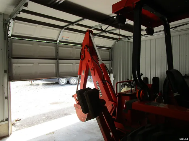 $284,000 | 1253 County Road 800 East, Carmi, IL 62821