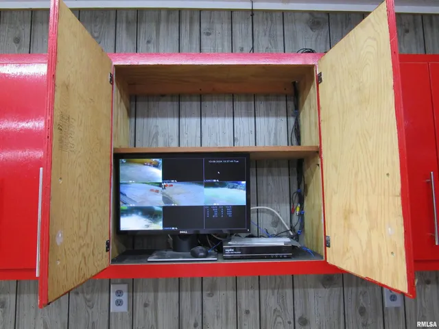 $284,000 | 1253 County Road 800 East, Carmi, IL 62821