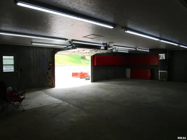 $284,000 | 1253 County Road 800 East, Carmi, IL 62821