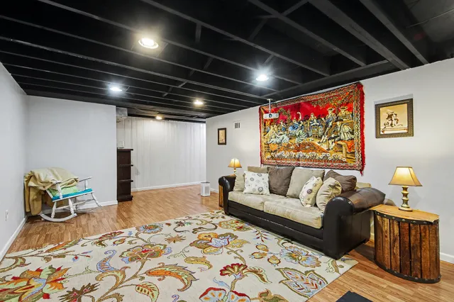 $4,000 | 2907 Cascade Road Southeast, Grand Rapids, MI 49506