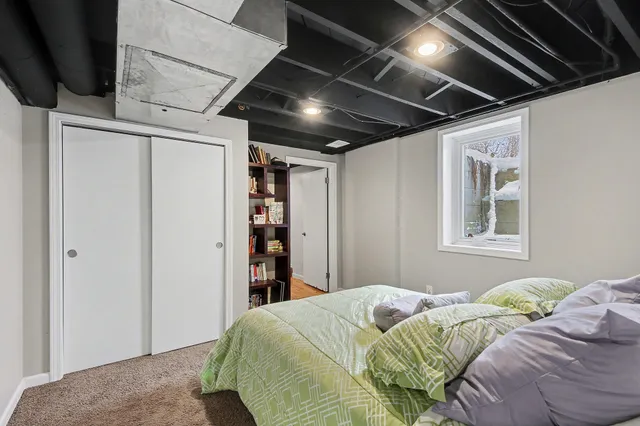 $4,000 | 2907 Cascade Road Southeast, Grand Rapids, MI 49506