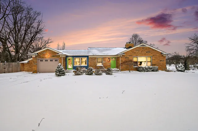 $4,000 | 2907 Cascade Road Southeast, Grand Rapids, MI 49506