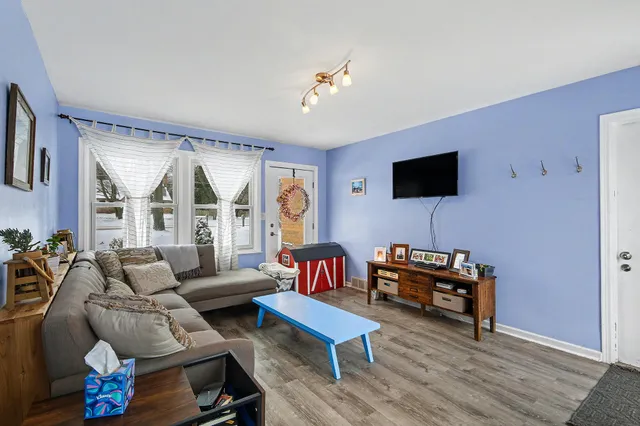 $4,000 | 2907 Cascade Road Southeast, Grand Rapids, MI 49506