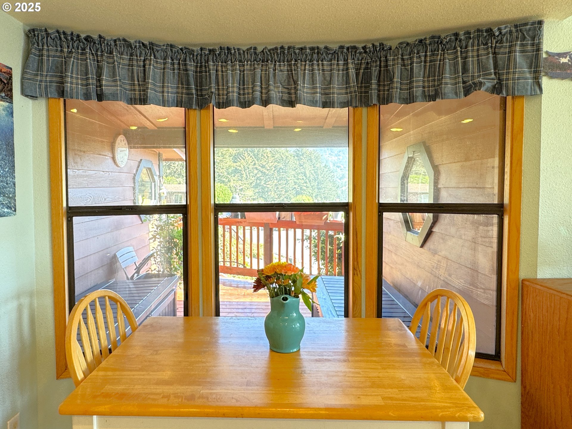 19921 Whaleshead Road, Unit I 2 Brookings, OR 97415 - Photo 15 of 48 Kitchen/Nook