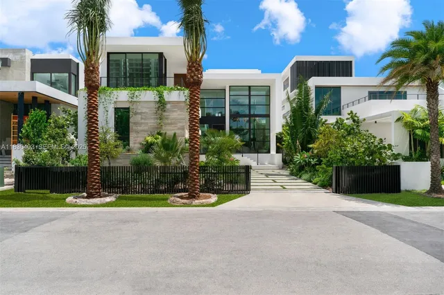 $19,995,000 | 1045 North Venetian Drive, Miami, FL 33139