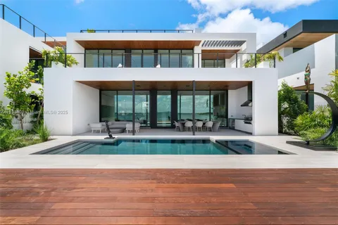 $19,995,000 | 1045 North Venetian Drive, Miami, FL 33139