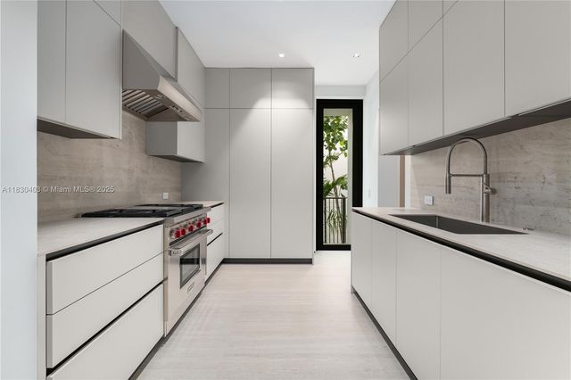 $19,995,000 | 1045 North Venetian Drive, Miami, FL 33139