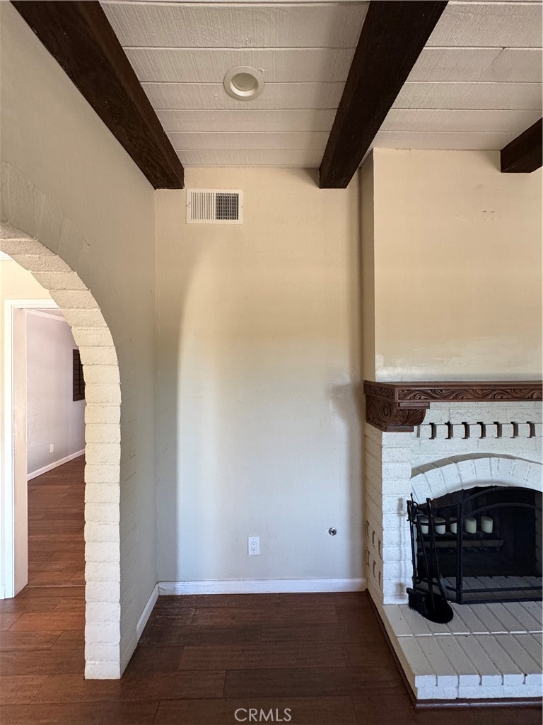 1338 Joy Fallbrook, CA 92028 - Photo 5 of 28 Living room