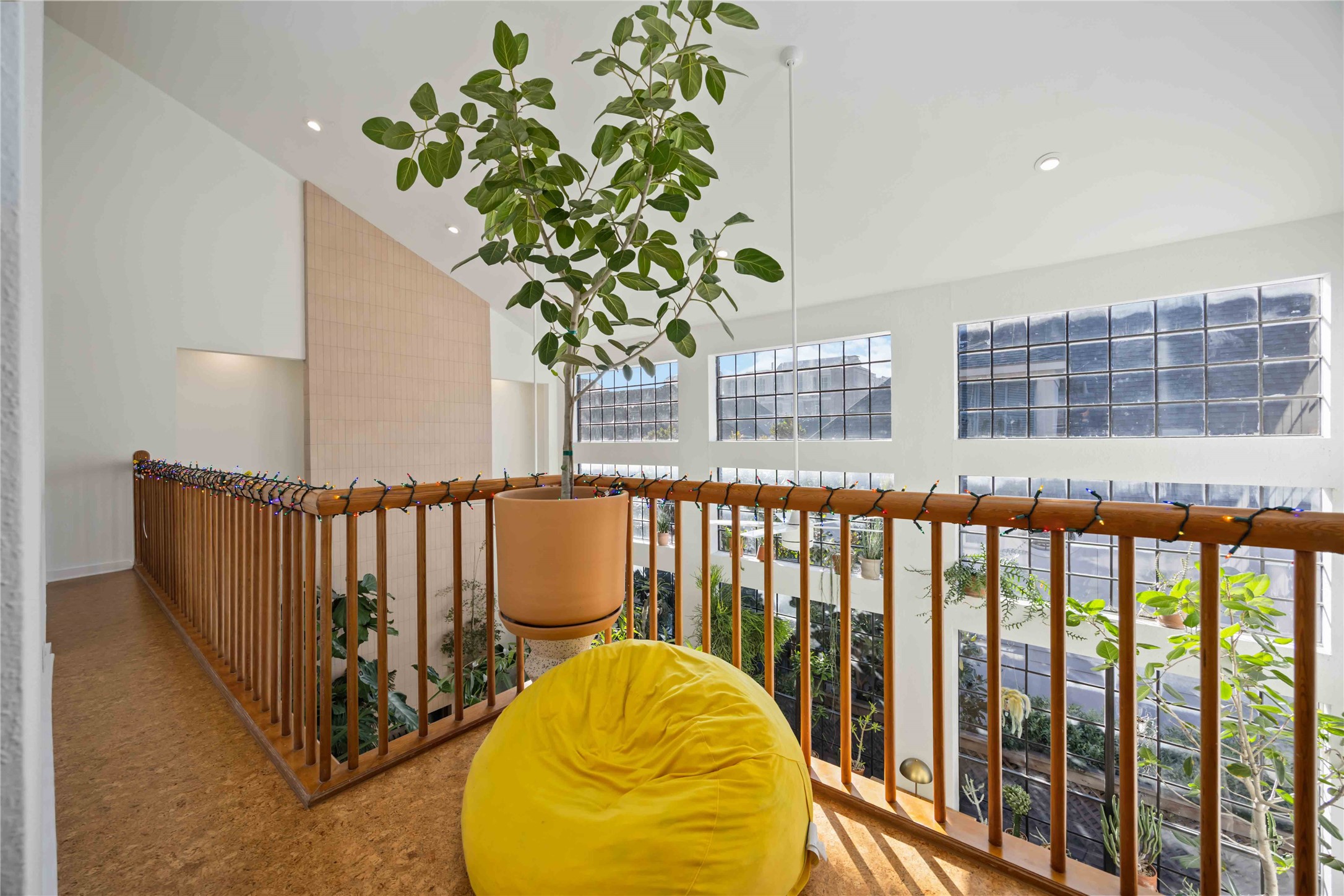 1425 Nantucket Drive, Unit B Houston, TX 77057 - Photo 31 of 38 3rd Floor Hallway