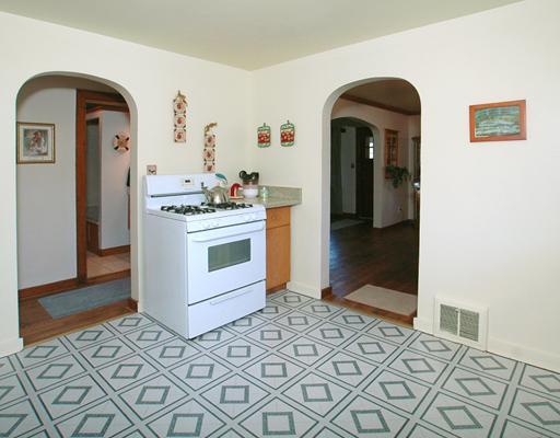 141 Murrysville Road Trafford, PA 15085 - Photo 4 of 18 Kitchen.
