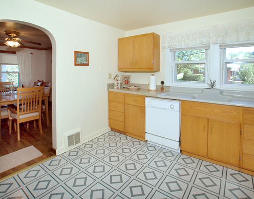 141 Murrysville Road Trafford, PA 15085 - Photo 5 of 18 Kitchen.