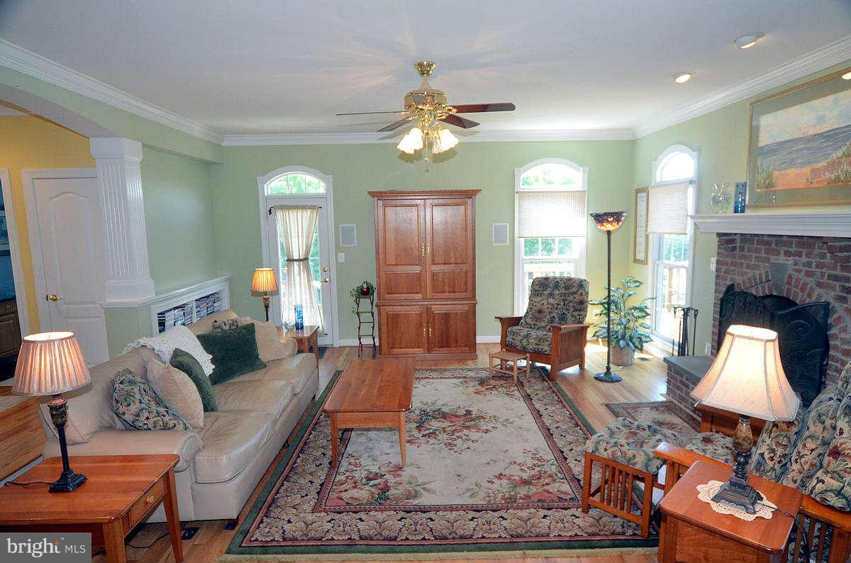 24719 Ridge Road Damascus, MD 20872 - Photo 11 of 30 Family Room