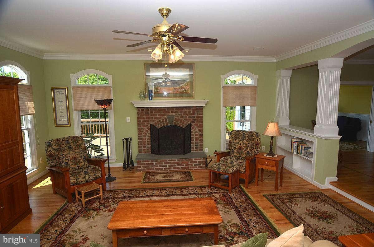 24719 Ridge Road Damascus, MD 20872 - Photo 12 of 30 Family Room