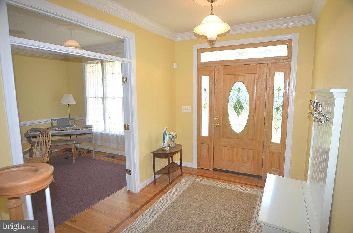 24719 Ridge Road Damascus, MD 20872 - Photo 9 of 30 Foyer entry to center hall