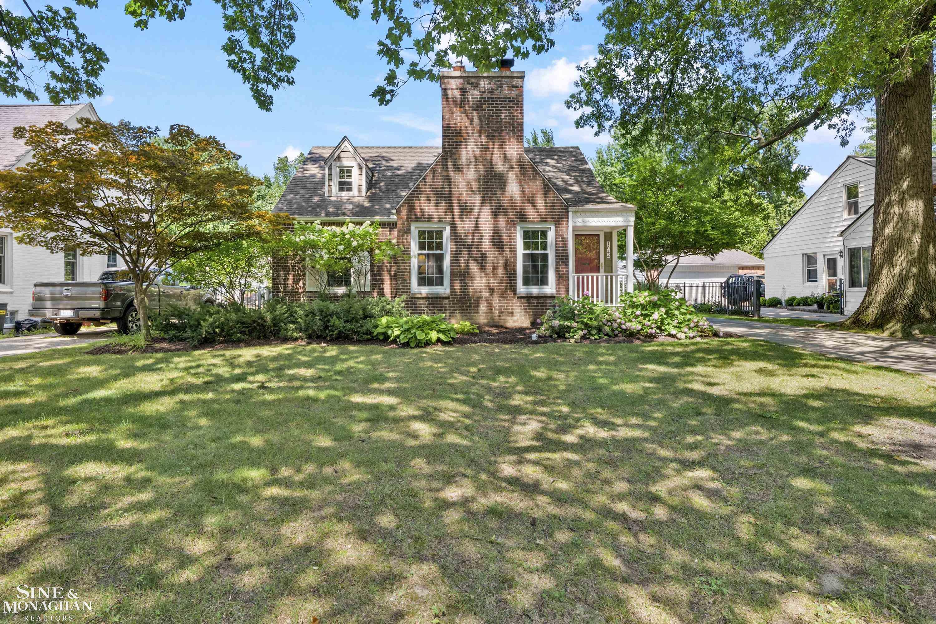 1022 Hampton Road Grosse Pointe Woods, MI 48236 - Photo 1 of 48