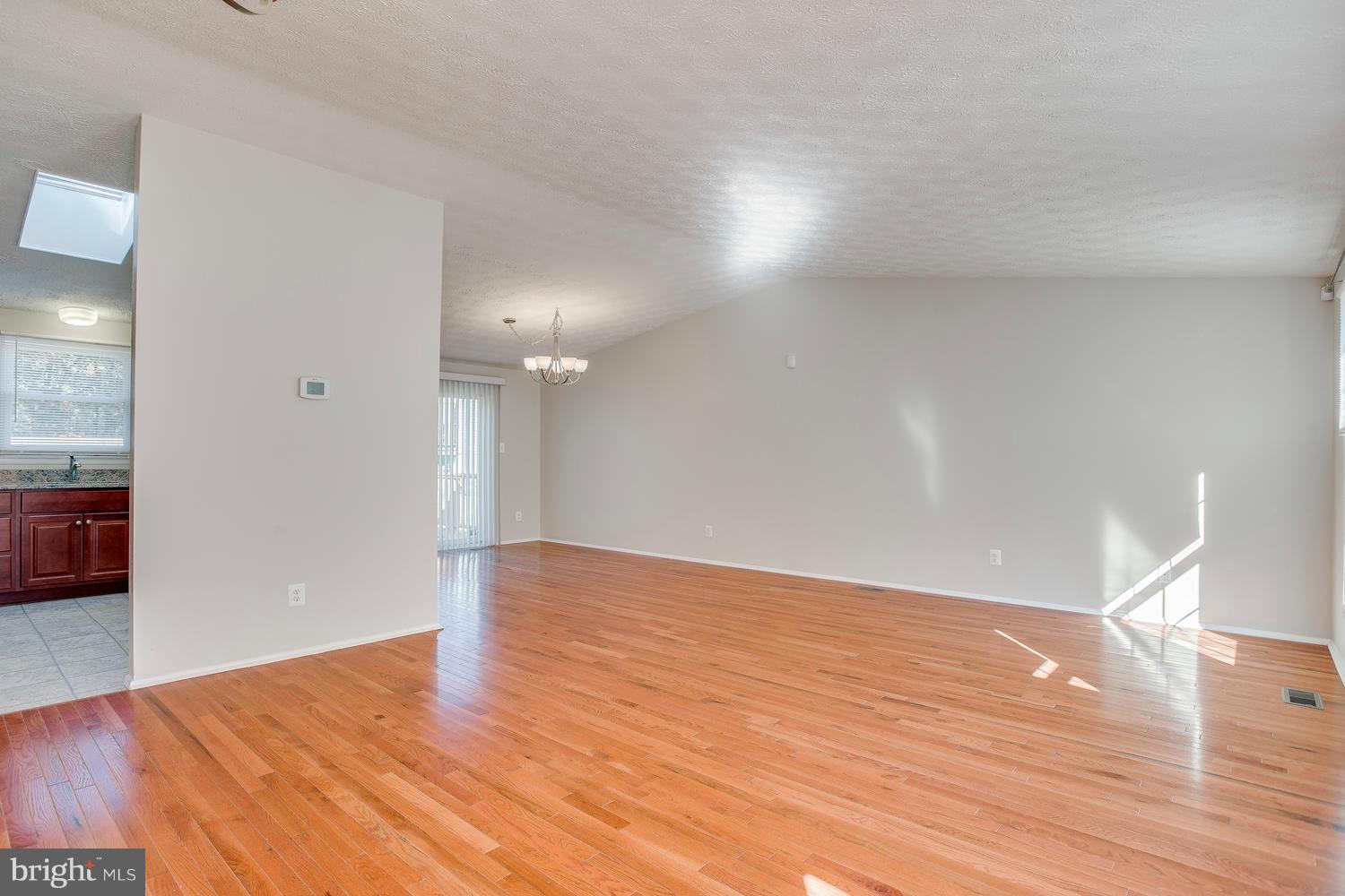 8434 Lucerne Road Randallstown, MD 21133 - Photo 4 of 25 Living Room