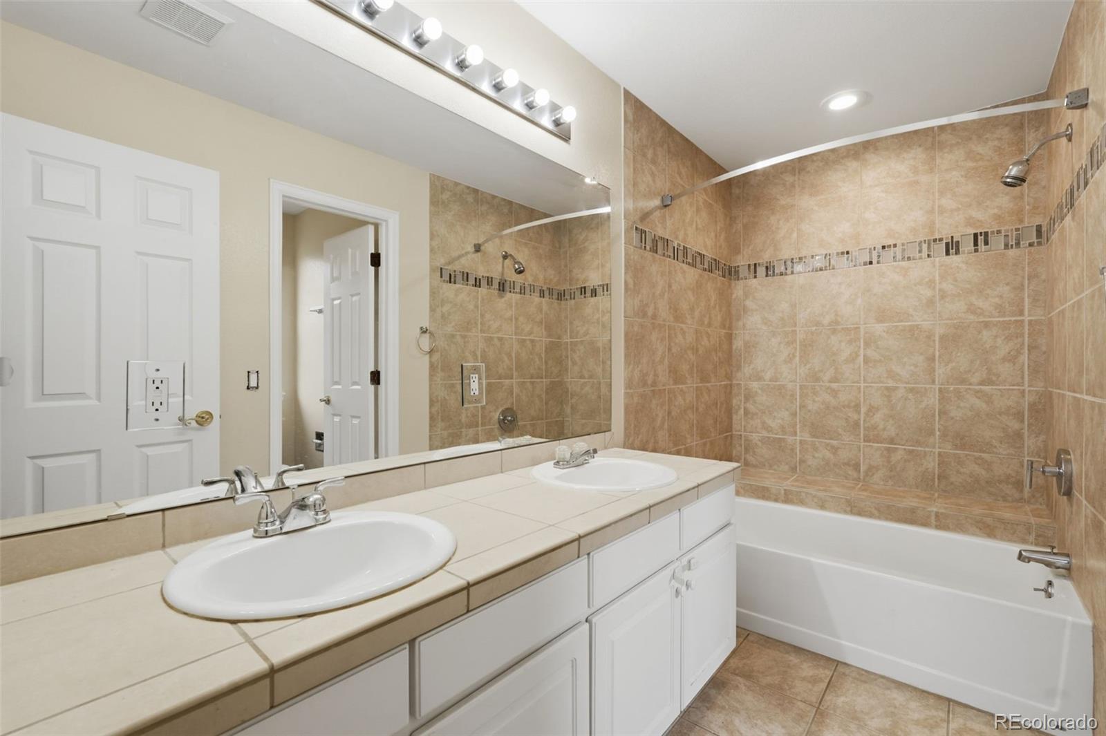 1161 Riddlewood Road Highlands Ranch, CO 80129 - Photo 18 of 39