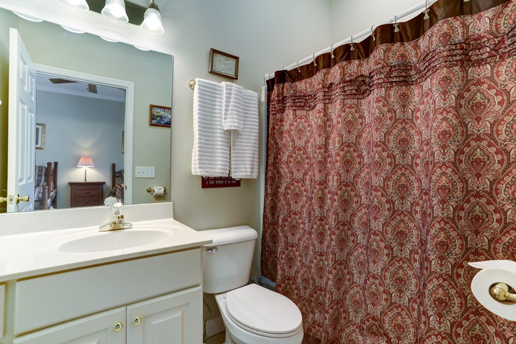 18 Foxfire Court Hayesville, NC 28904 - Photo 20 of 41 a bathroom with a sink toilet and shower