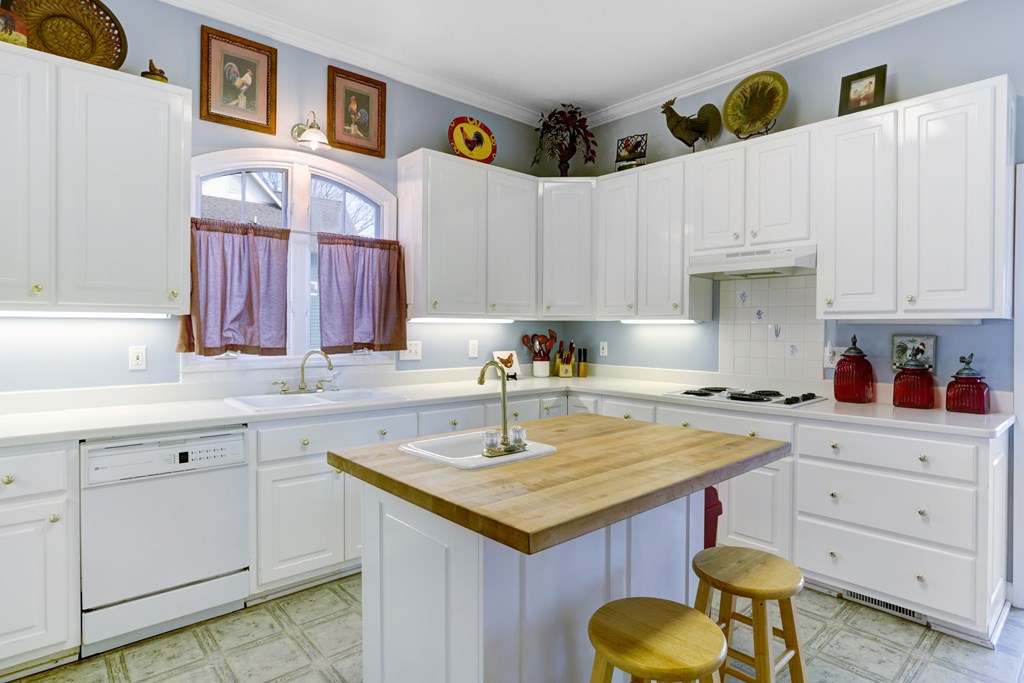 18 Foxfire Court Hayesville, NC 28904 - Photo 22 of 41 a kitchen with a sink a stove and cabinets