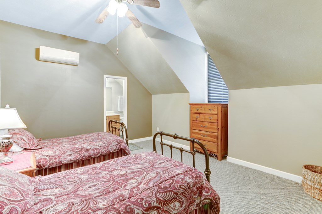 18 Foxfire Court Hayesville, NC 28904 - Photo 34 of 41 a bedroom with a bed and a dresser in it