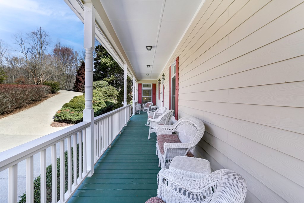 18 Foxfire Court Hayesville, NC 28904 - Photo 9 of 41 a balcony with chairs and a rug