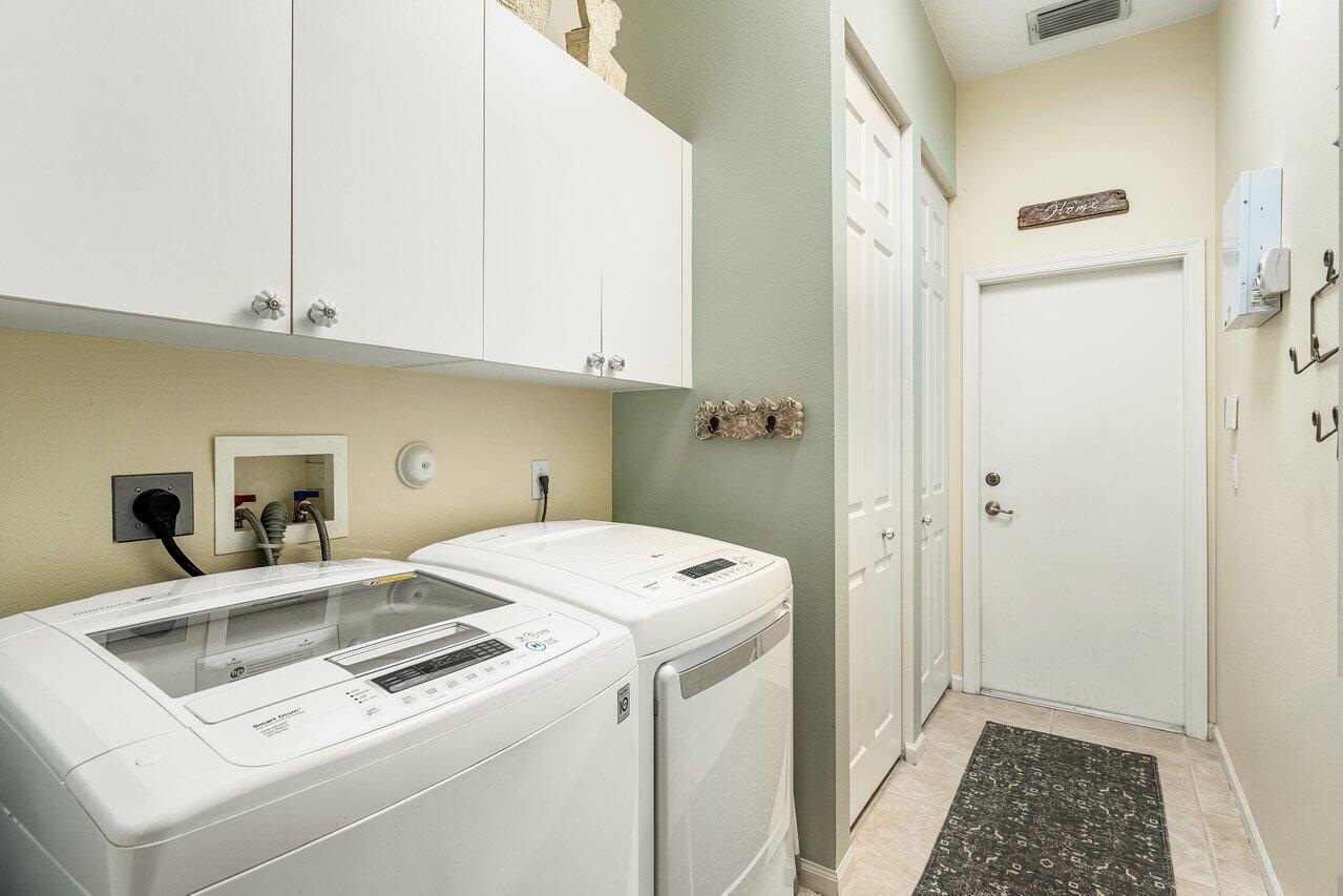 11082 Silver Ridge Street Wellington, FL 33449 - Photo 18 of 38 021-11082SilverRidgeStreet-Wellington-FL