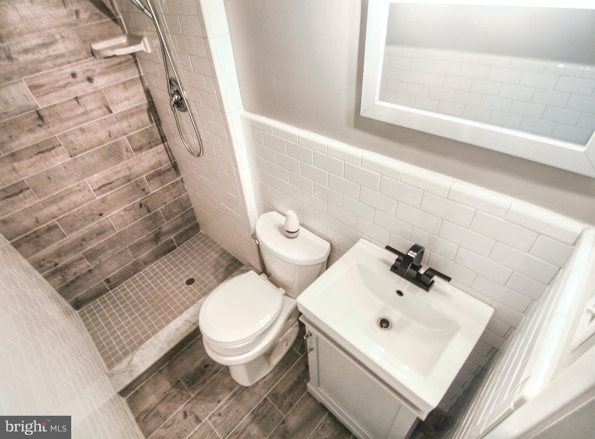 7448 Brockton Road Philadelphia, PA 19151 - Photo 21 of 35 Primary Bedroom En suite