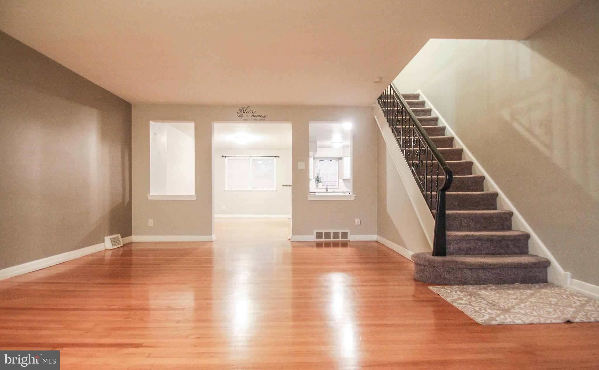 7448 Brockton Road Philadelphia, PA 19151 - Photo 6 of 35 Livingroom