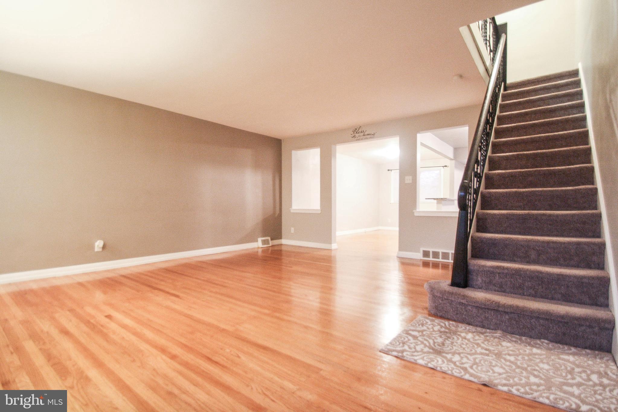 7448 Brockton Road Philadelphia, PA 19151 - Photo 7 of 35 Livingroom