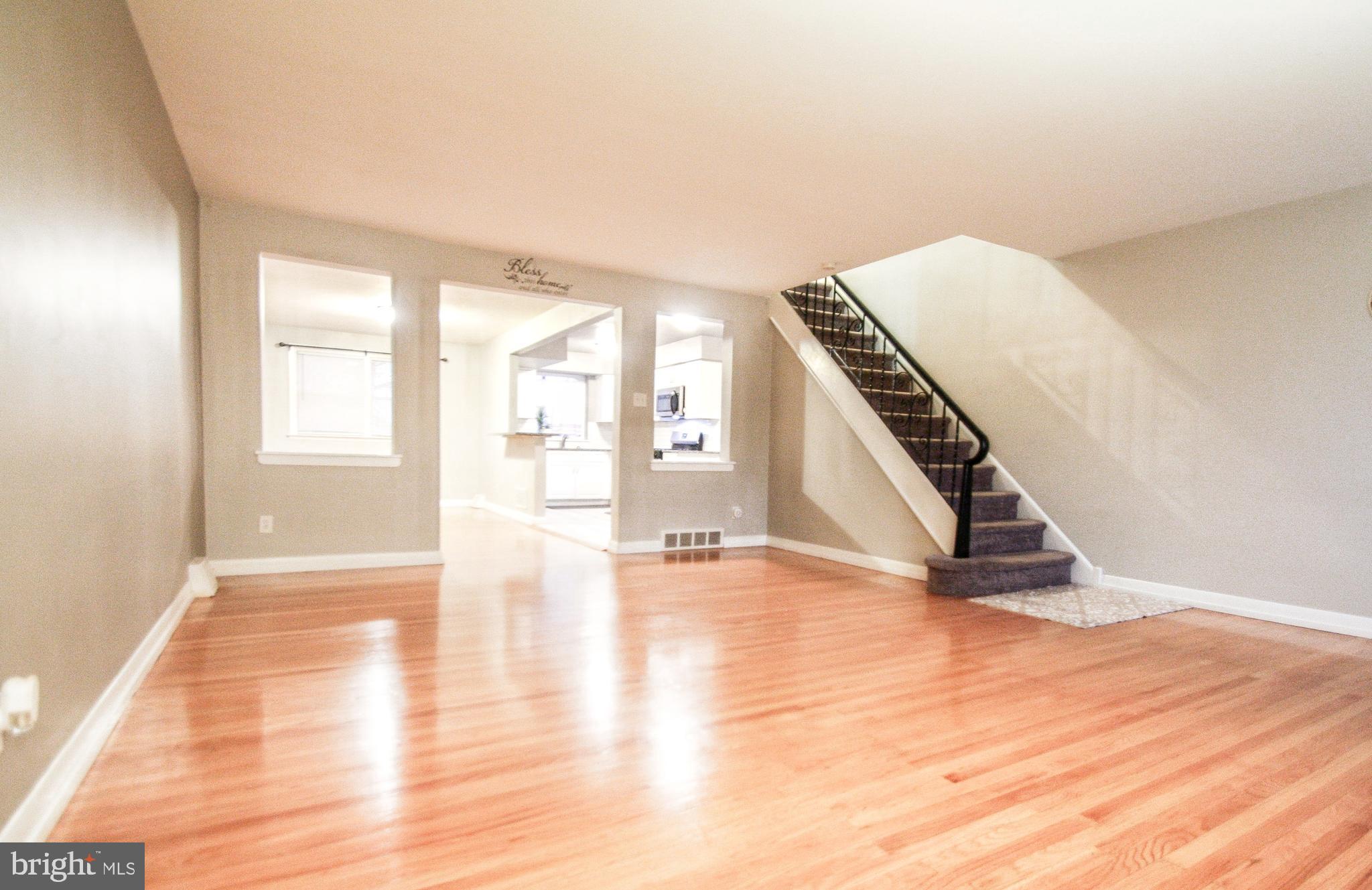 7448 Brockton Road Philadelphia, PA 19151 - Photo 8 of 35 Livingroom