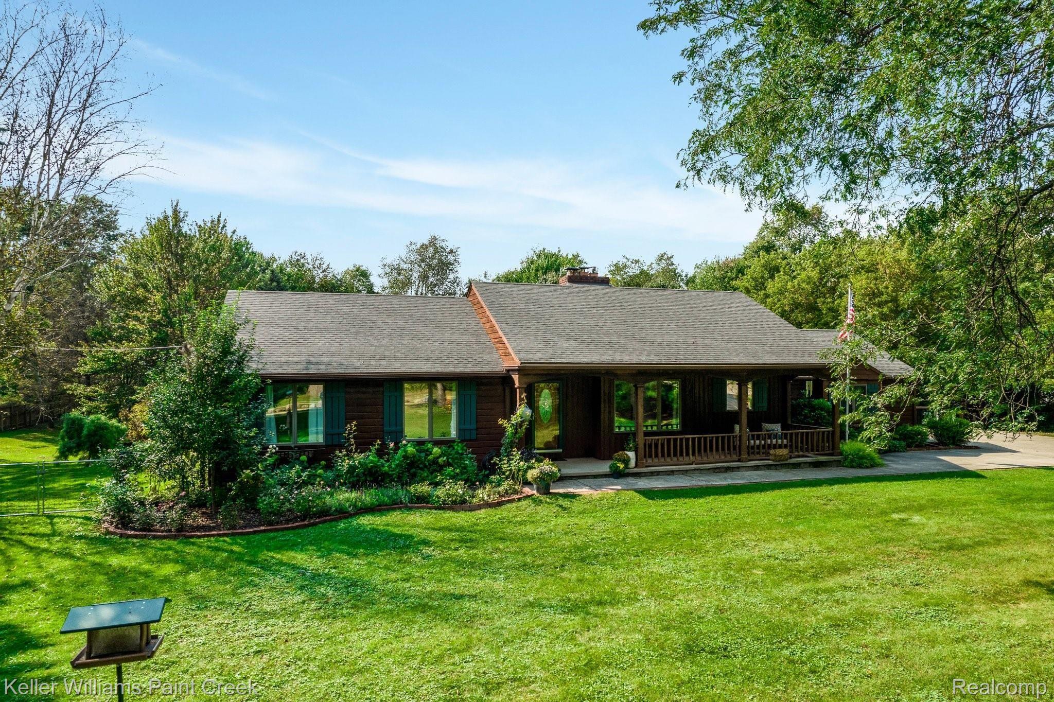 1400 Hemingway Road Lake Orion, MI 48360 - Photo 1 of 42 6-web-or-mls-1400 Hemingway Road025.jpg