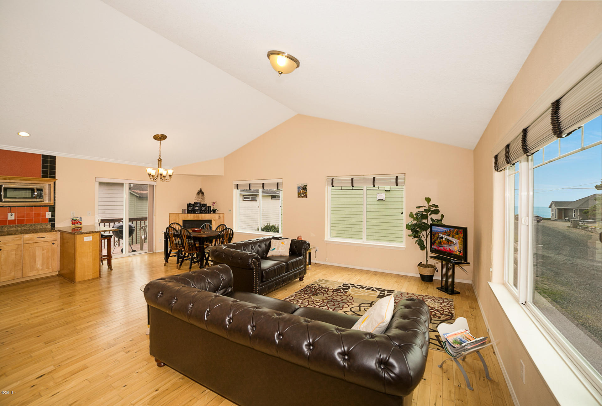 955 Northwest Spring Street Newport, OR 97365 - Photo 11 of 30 012 REDUCED 955 NW Spring St Newport OR