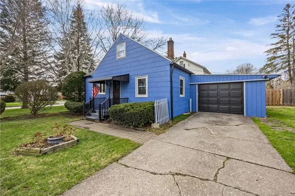 $189,000 | 515 Shelford Road, Irondequoit, NY 14609