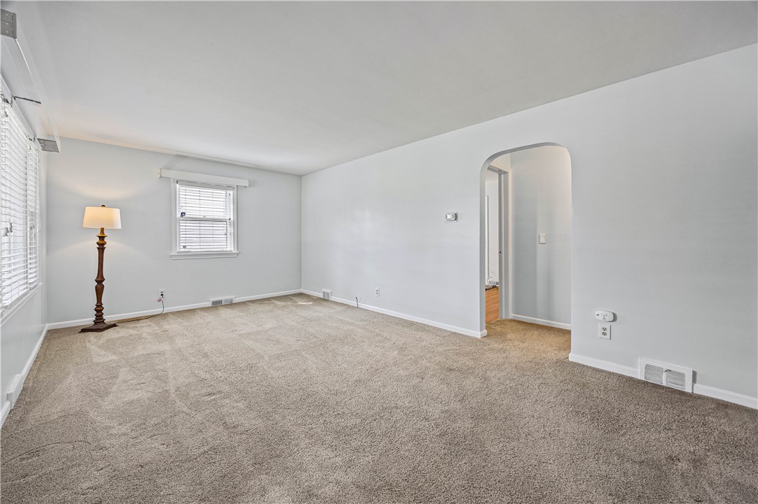 515 Shelford Road Irondequoit, NY 14609 - Photo 4 of 21