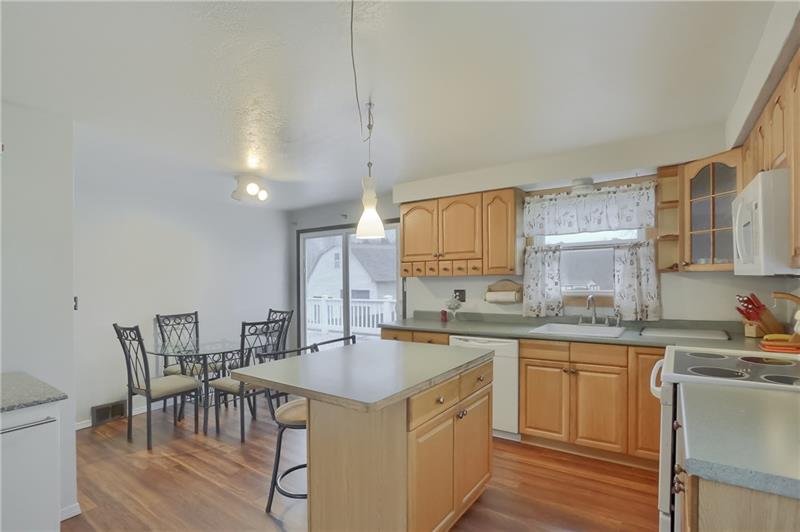 166 Concord Circle Road Beaver Falls, PA 15010 - Photo 4 of 17 Eat-in Kitchen
